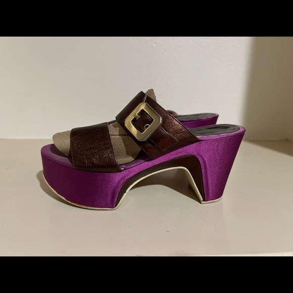 Marc by Marc Jacobs. FABULOUS! Copper leather purple satin platform clogs. - Picture 2 of 12